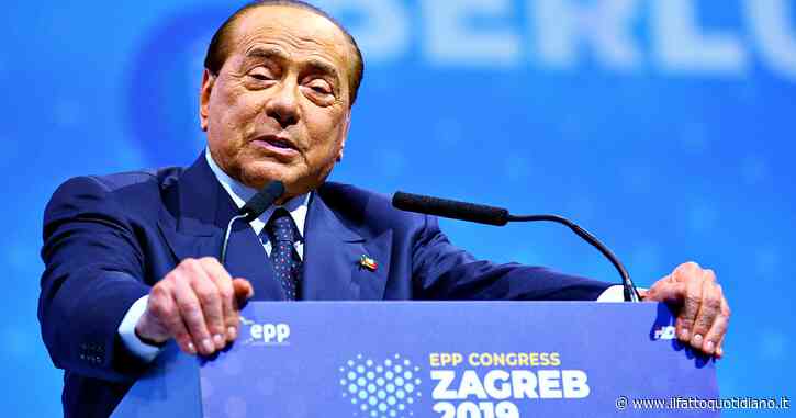 Silvio Berlusconi, caduta durante i selfie al congresso del Ppe a Zagabria: accertamenti eseguiti a Milano. “Una forte contusione”