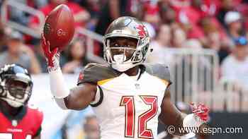 Bucs' Chris Godwin corrals pass on his back for second TD of the day