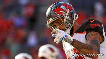 Evans reaches 1K yards again, tying Moss' mark