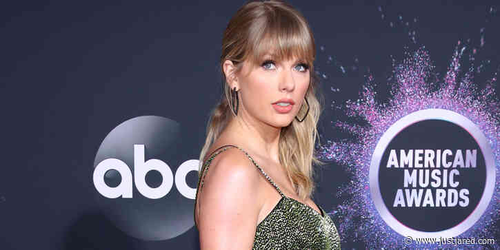 Artist of the Decade Taylor Swift Goes Glam in Green on the Red Carpet at American Music Awards 2019