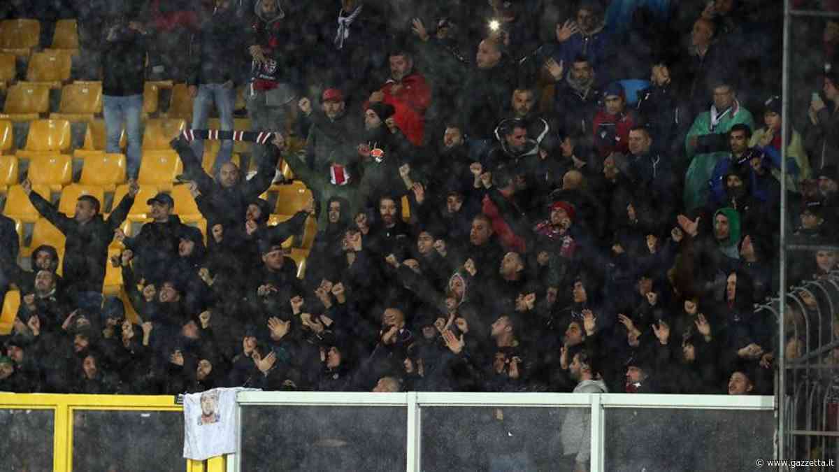 Lecce, i tifosi ospitano i “colleghi” sardi