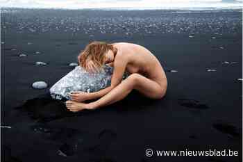 Vlaams model Marisa Papen maakt ‘naaktagenda’ op IJsland: “In de vrieskou op ijs liggen: een uitdaging”