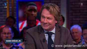 ‘Hanß Krähe’ krijgt Duits woordenboek cadeau van mannen VI