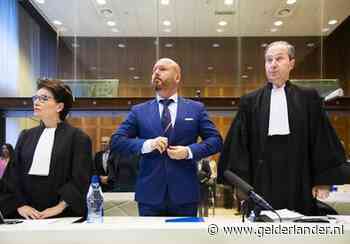 Wil Kroon zeggen dat het dan allemaal wél mag: wildplassen, geslachtzwaaien en kopstoot?