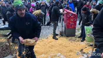 Farmers want action from Ottawa in weeklong CN Rail strike