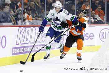 Canucks give up late goal, fall 2-1 in Philadelphia