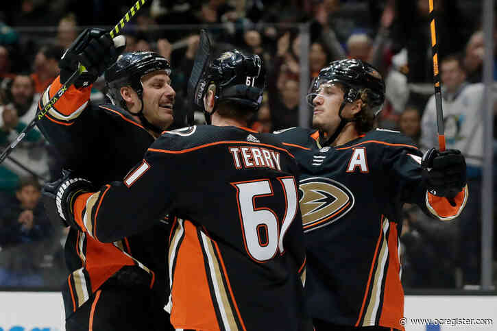 John Gibson, Ryan Getzlaf, Cam Fowler lead Ducks past Islanders