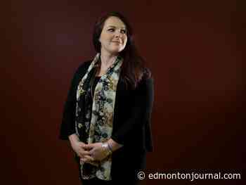 U of A researcher receives award for work to house teen parents