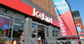 Granny with arthritis who couldn't carry her bags overwhelmed by heartwarming gesture of Iceland worker