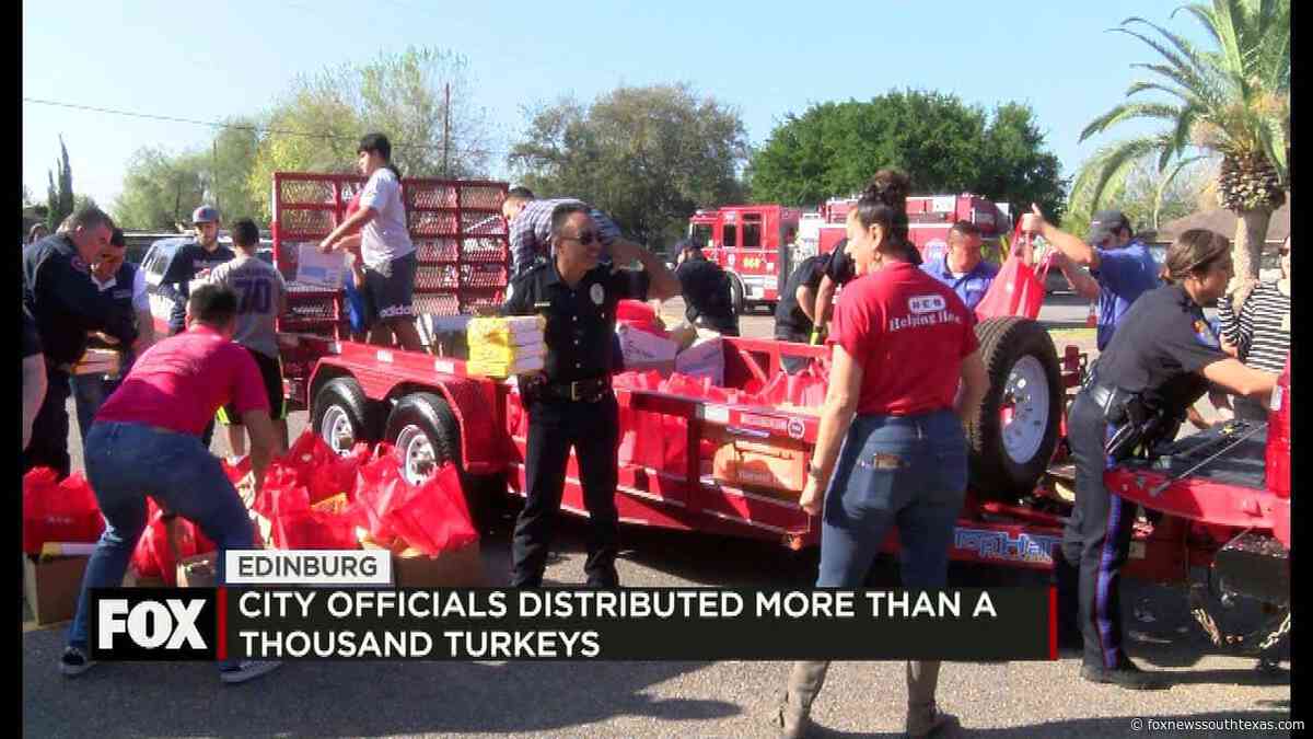 Edinburg Officials Distribute More than a Thousand Turkeys