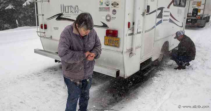 Wintry weather threatens to snarl U.S. holiday travel