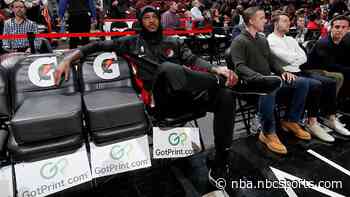 Carmelo Anthony’s wife, La La, holds up phone so he can video chat with son during game