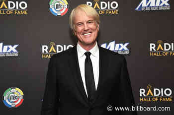 Radio Hall of Fame Sorry for 'Horrible Mistake' That Prompted John Tesh to Return His Trophy