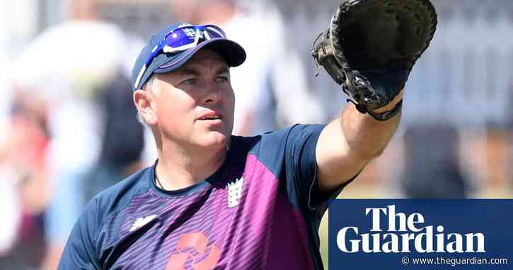 Chris Silverwood to return early from New Zealand due to family bereavement