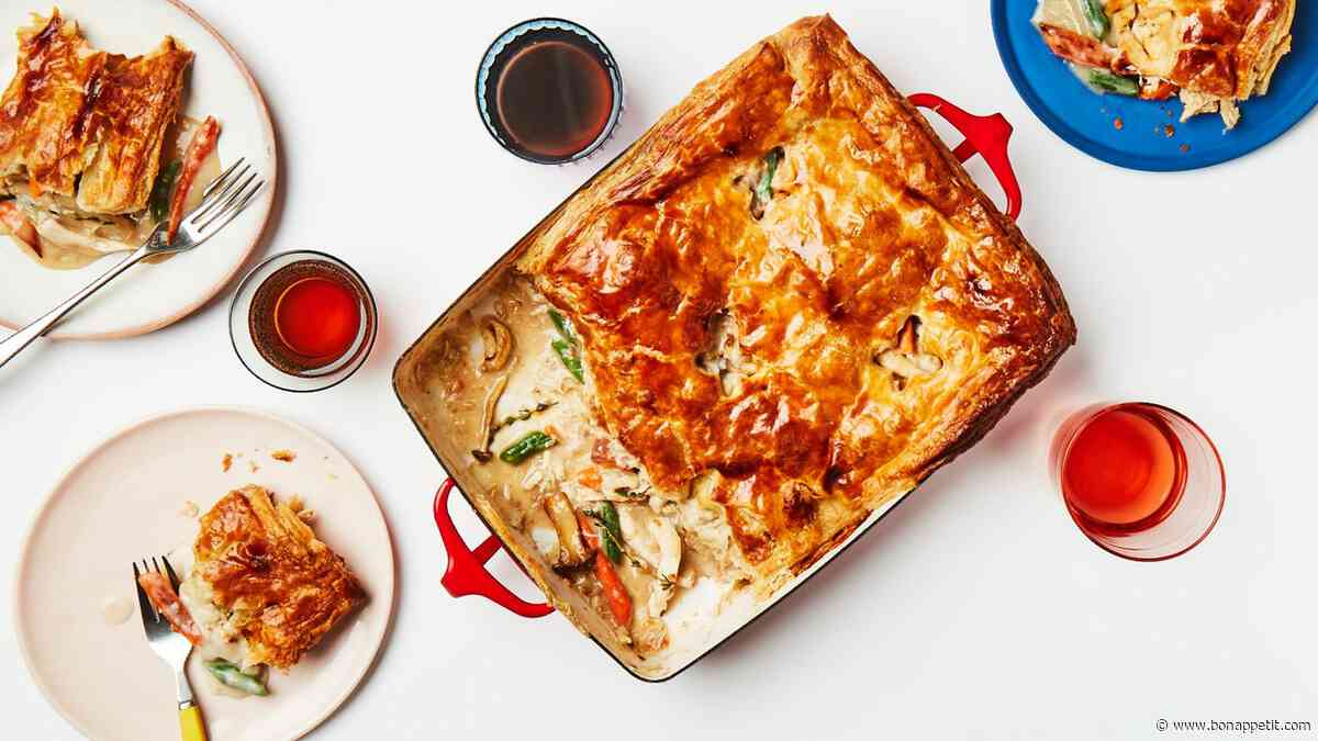 Leftover Turkey Pot Pie is the Best Dish to Make With Thanksgiving Food