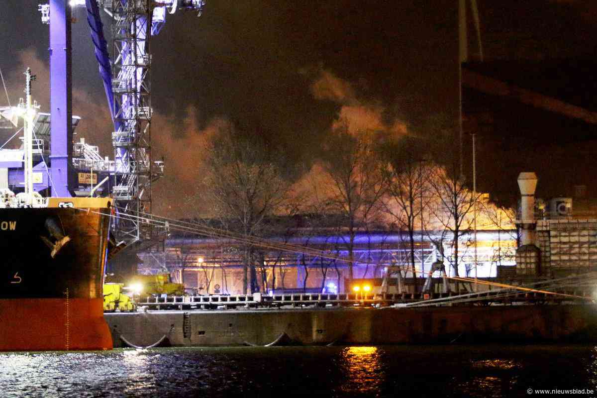 Staalproductie ArcelorMittal ligt nog hele dag lam na explosie