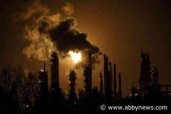 Hiking carbon tax to $210 cheapest way to hit Canada’s climate targets: commission