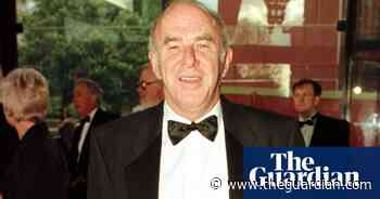 Clive James, writer, broadcaster and TV critic, dies aged 80