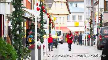 Bad Wildbad: Die Dekoration hängt: In der Wilhelmstraße und der König-Karl-Straße wird es weihnachtlich