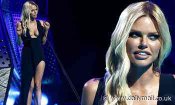 ARIA Awards: Sophie Monk almost has wardrobe malfunction