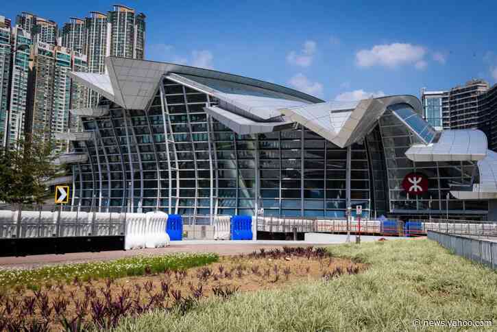 Hong Kong Sets Record in $5 Billion Land Sale