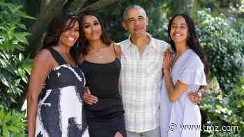 Obamas Wish Everyone a Happy Thanksgiving With Adorable Family Pic