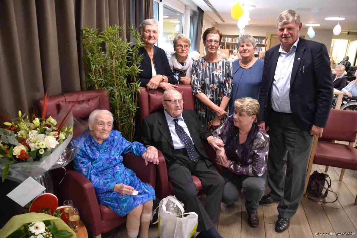 Jan Baptist en Ludovicavieren albasten huwelijk