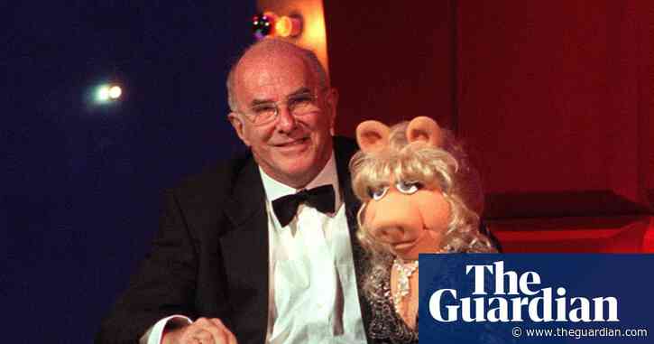 My debt to Clive James, the howlingly funny critic who made TV-writing sing