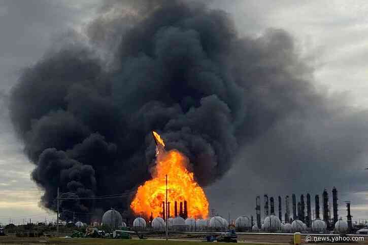 Texas chemical fire rages for second day, thousands evacuated