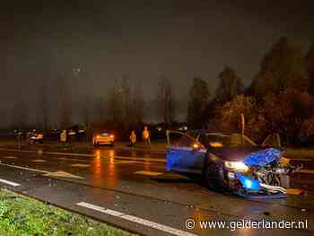 Gewonde bij aanrijding tussen drie auto’s in Huissen, hond vlucht en is spoorloos