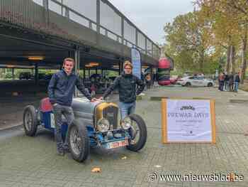 Oldtimerbeurs met wagens van voor Tweede Wereldoorlog