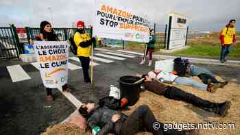 Black Friday 2019 Turns 'Block Friday' as French Activists Bar Access to Amazon Depot