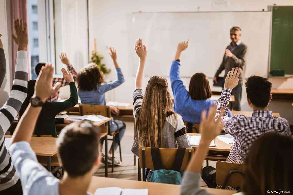 Hamburg: Lehrer verschiedener Religionen erteilen Religionsunterricht
