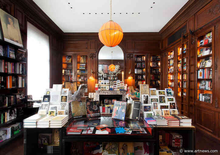 Black Friday Sales Arrive at Art Museums and Gallery Shops: A Concise Guide