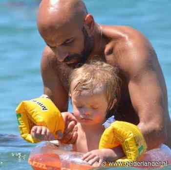 Homoseksuele single adopteert Down-baby die door twintig gezinnen werd afgewezen