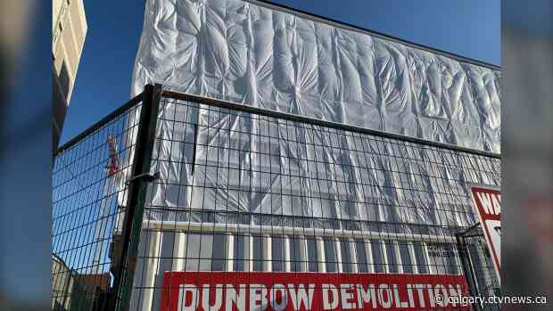 Asbestos removal underway at condemned Kensington Manor