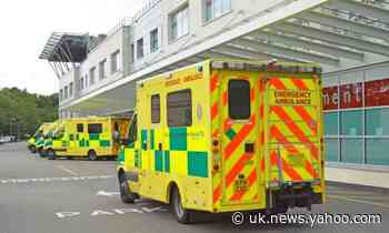 1.5m patients kept waiting in ambulances for half an hour or more
