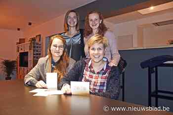 Isabel (29) zamelt samen met vriendinnen geld in met ‘Tetjes for life’: “Let's make this the breast year ever”