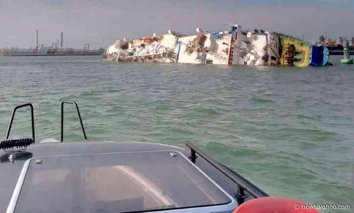 Romania halts sheep rescue from capsized ship