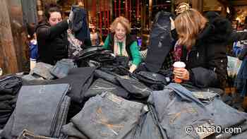 Merry Clickmas! Black Friday online sales hit record $7.4B
