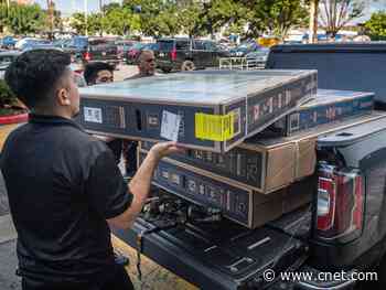 Black Friday online sales surge, as consumers spend big to kick off the holiday     - CNET