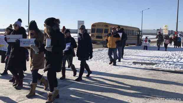 Hundreds of protesters gather outside UCP's annual meeting