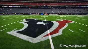 Texans place RT Howard on IR with knee injury