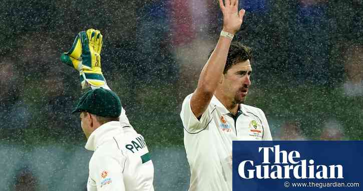 Mitchell Starc shines as Australia close in on second Test win over Pakistan