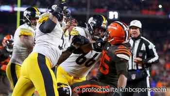 Steelers players show up in “Free Pouncey” T-shirts