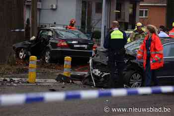 Man overleden na zware klap tussen twee voertuigen in Genk