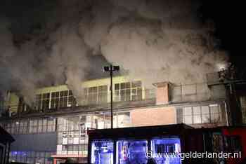 Grote brand in leegstaand fabriekspand in Eerbeek: veel rookontwikkeling