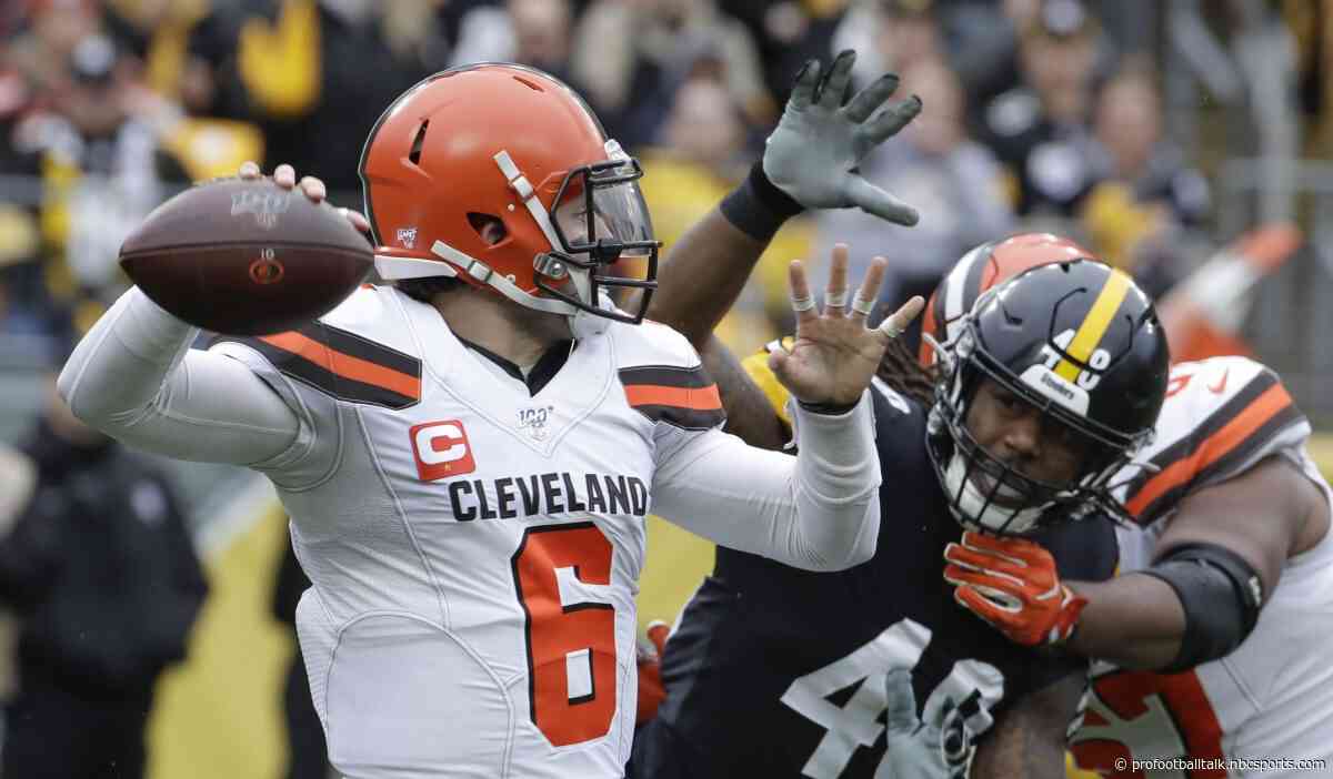 Baker Mayfield returns for second half after injuring hand