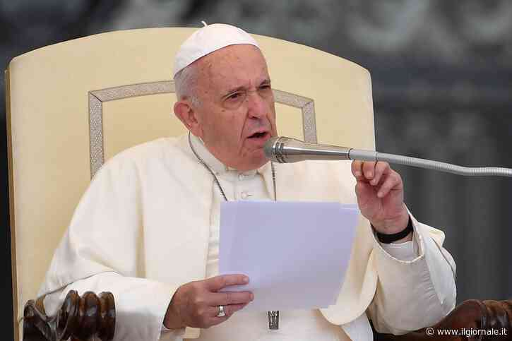 Papa Francesco: "Rimettere il presepe nelle piazze e nelle scuole"