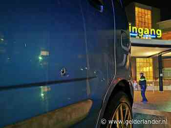 Auto met kogelgaten afgesleept na schietincident in de buurt van ziekenhuis in Doetinchem